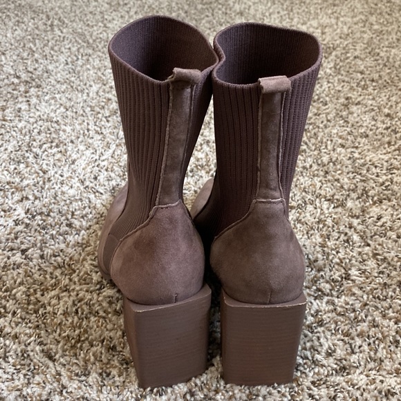 Steve Madden Boots brown 9.5 pointy toe ankle sock style stacked heels - Picture 2 of 3